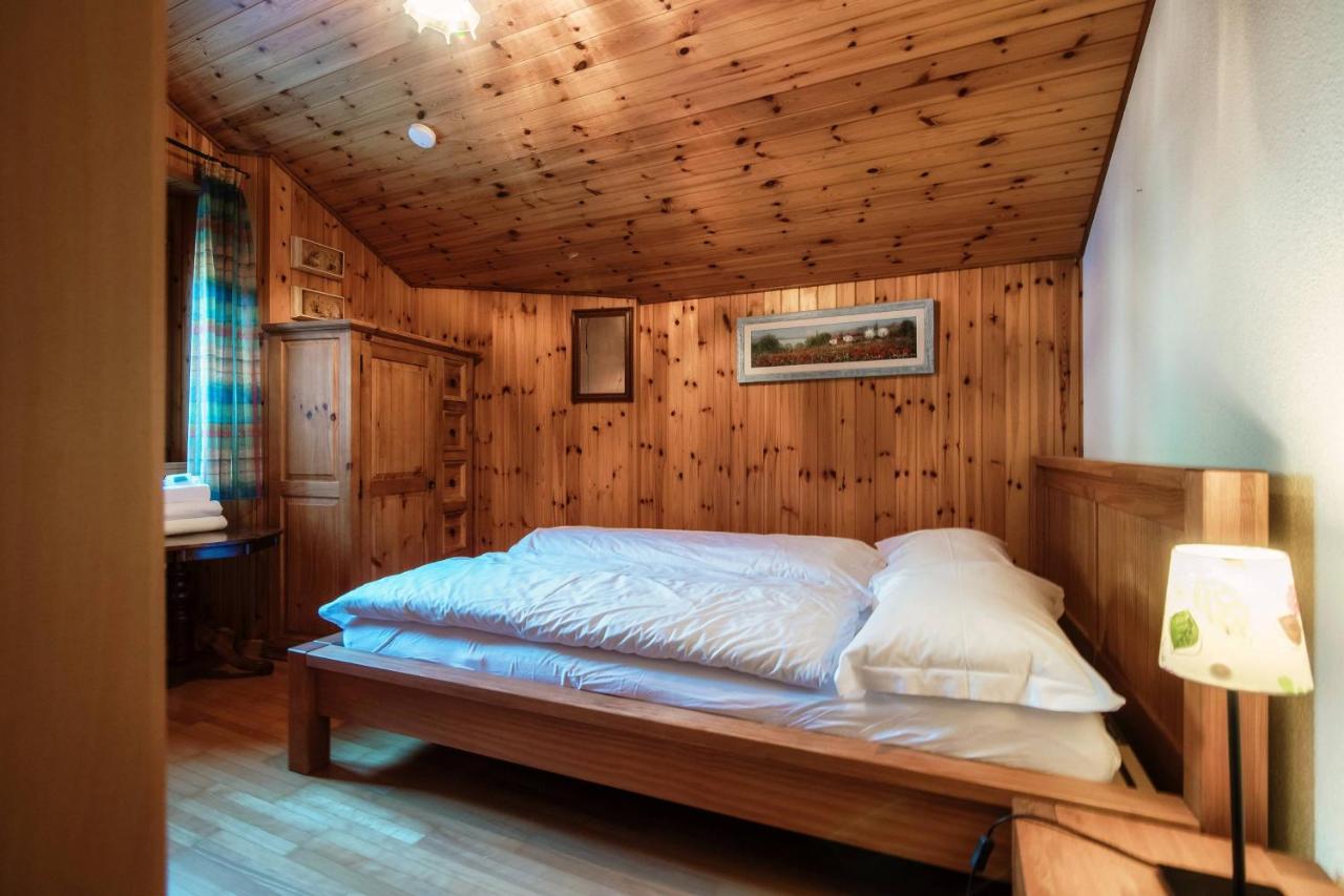 Chalet Nucleo 12 tra Bouldering e Trekking Chironico Buitenkant foto