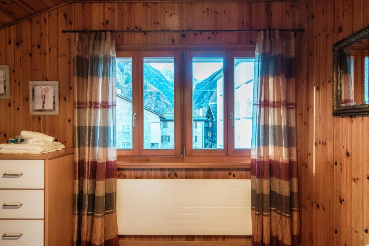 Chalet Nucleo 12 tra Bouldering e Trekking Chironico Buitenkant foto