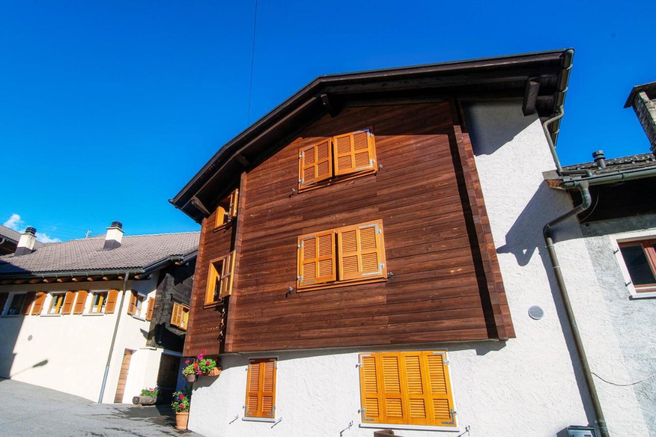 Chalet Nucleo 12 tra Bouldering e Trekking Chironico Buitenkant foto